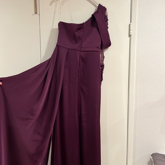 Hermz LA designer plum one shoulder gown - Picture 5 of 8
